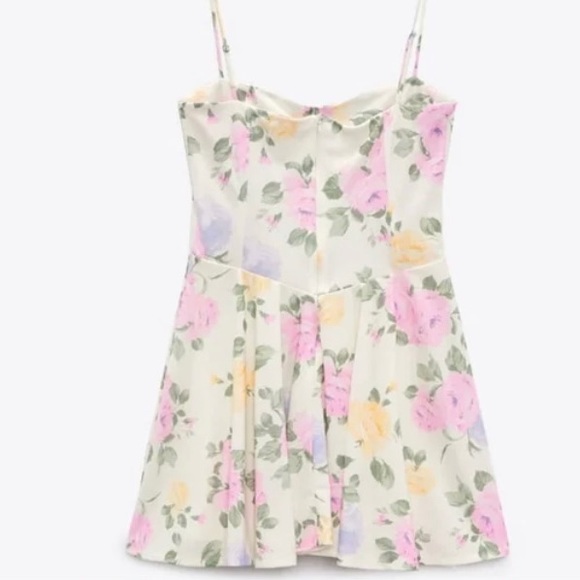 Zara babe! Worn once — gorgeous floral Zara dress! Size medium - Picture 5 of 5
